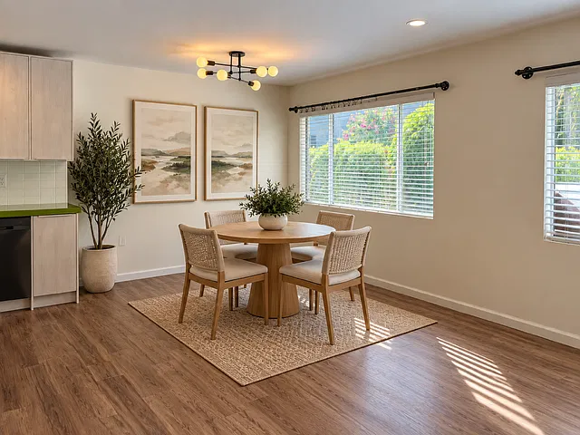 2 bed, 979 sqft, $2,600 — Photo 3