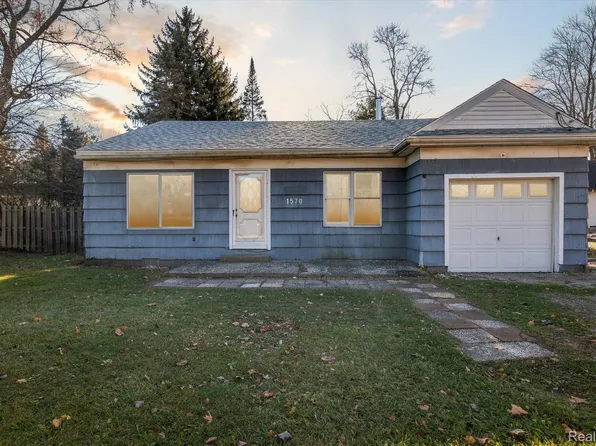 1570 E Hurd Rd, Monroe, MI 48162