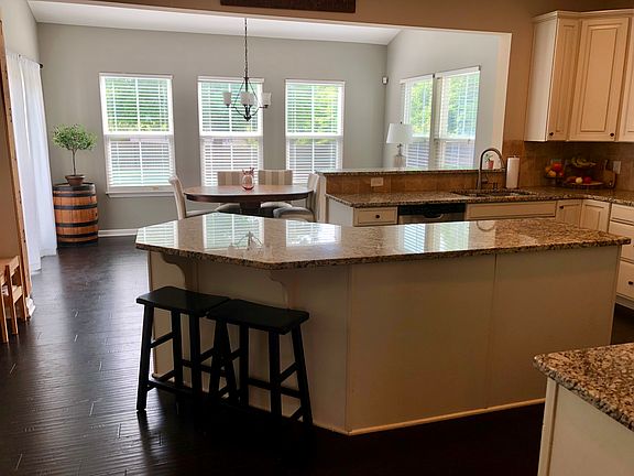 4th image of 47 Chapel Hill Ln