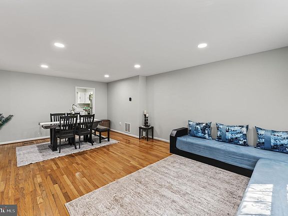 5th image of 9040 Rosewall Ct