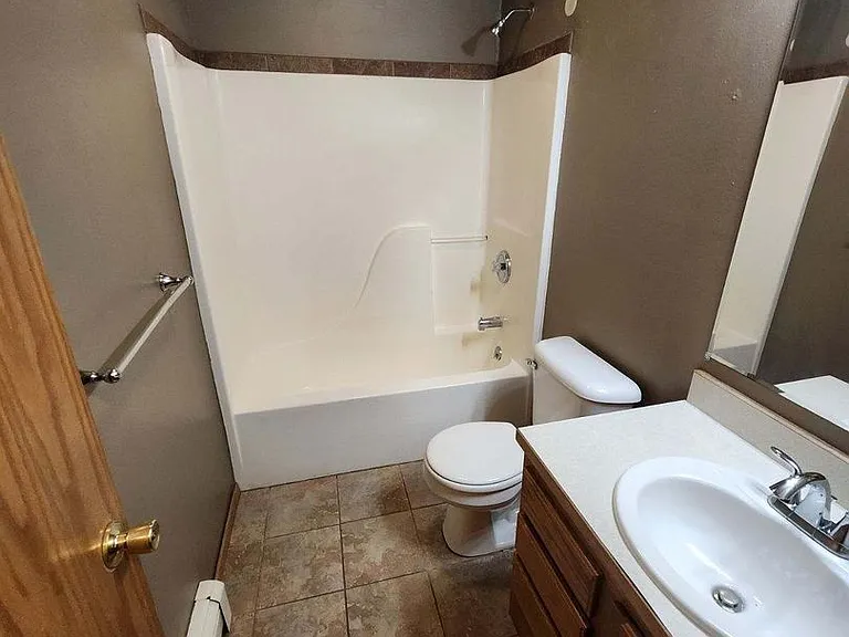 2409 Leo Ave — Photo 4