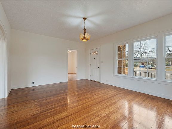 5th image of 409 N Hutchins St