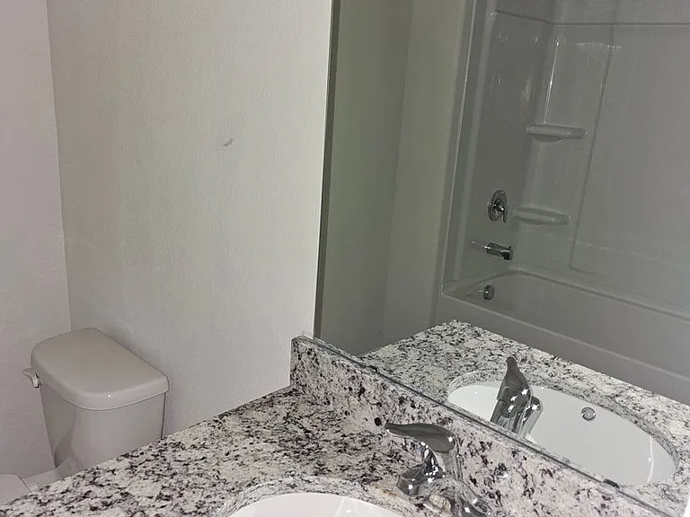 524 Hawley St — Photo 35