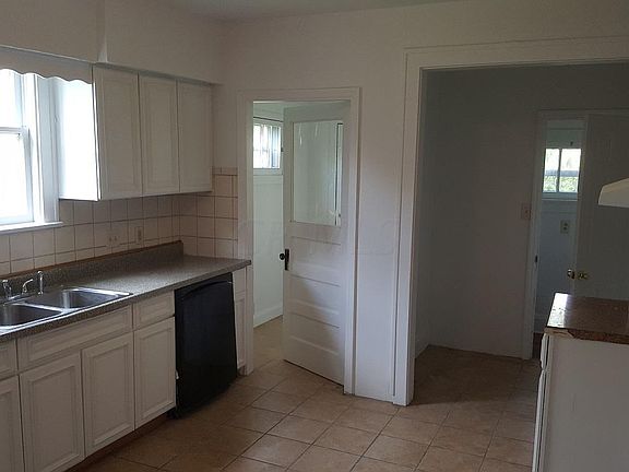 4th image of 1824 E Rich St