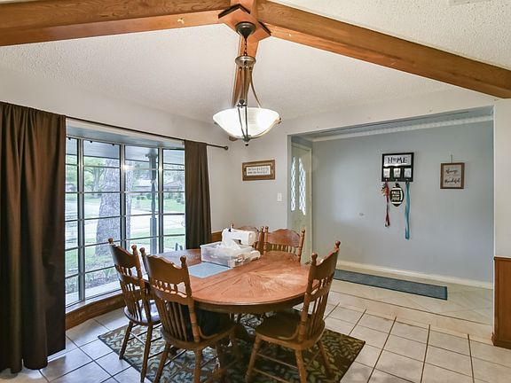 4th image of 920 Forest Glen Dr