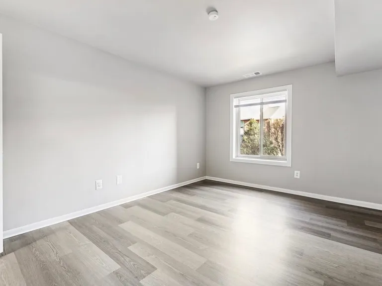 Potomac Garden Apartments — Photo 16