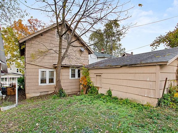 4th image of 25 Burnese Ave
