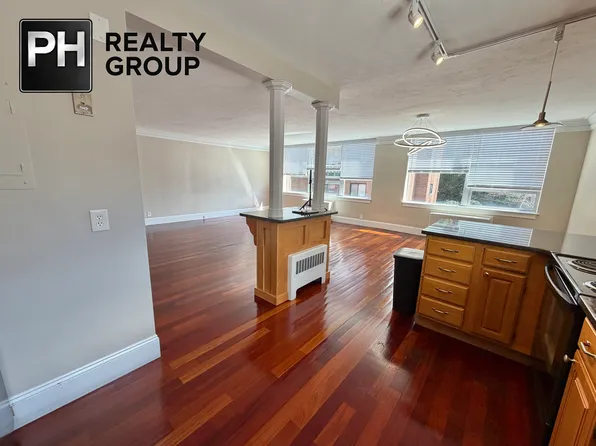 10 Hammond Pond Pkwy, Newton, MA