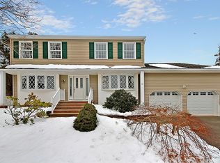 11 Shady Brook Ct, Hillsborough, NJ 08844