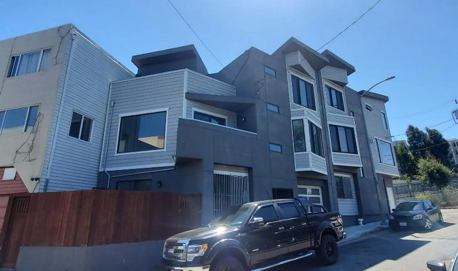Re-imagine the Bayview with this beautiful corner 3-story townhome available for rent! — Photo 2