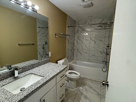 4th image of 1909 20th St #B