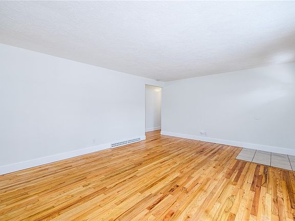 5th image of 21 Sunridge Dr