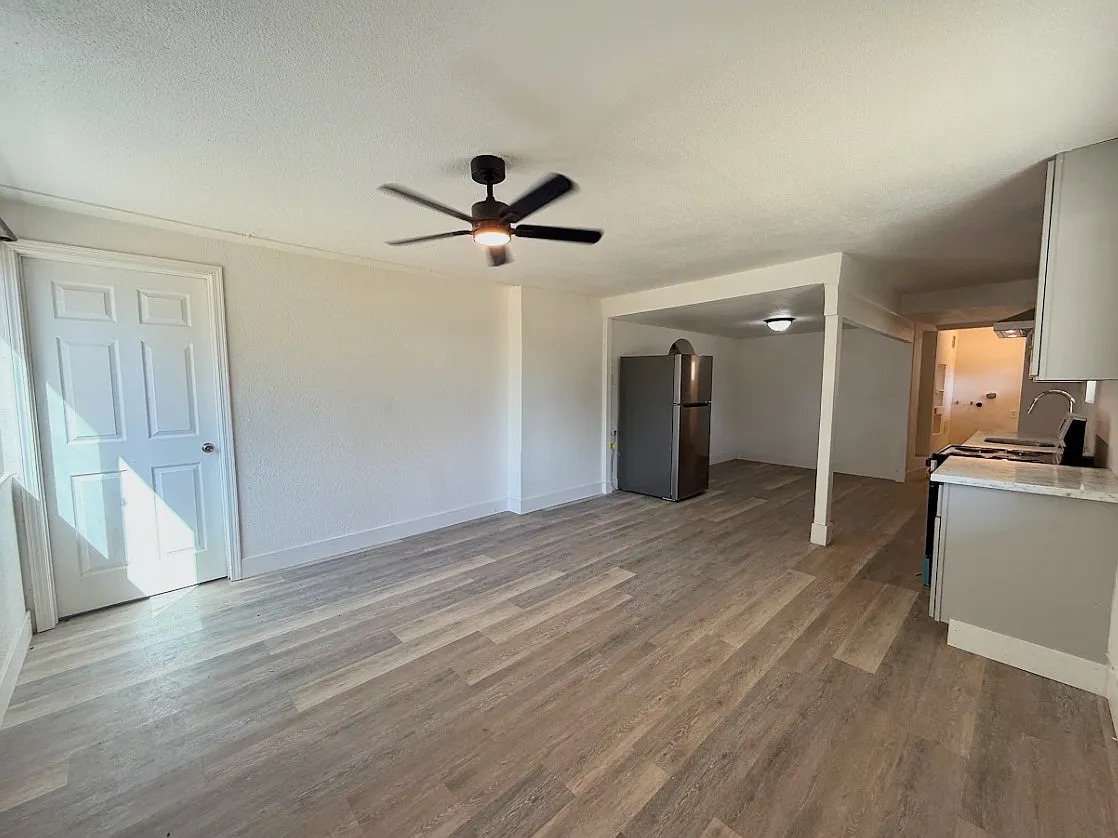 3 bed, 1437 sqft, $1,900 — Photo 2
