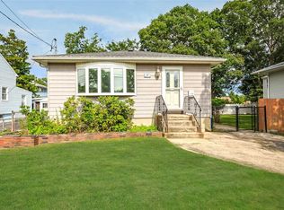 49 Westwood Ave, Deer Park, NY 11729
