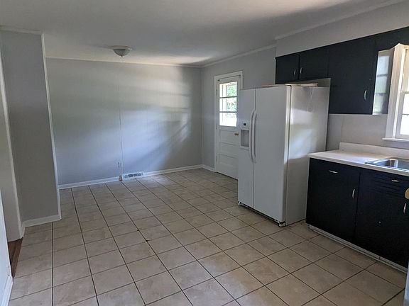 2nd image of 225 Englewood Ln