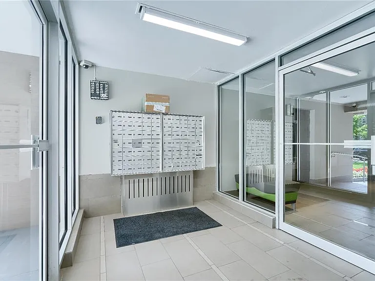 150 Dowling Ave — Photo 6