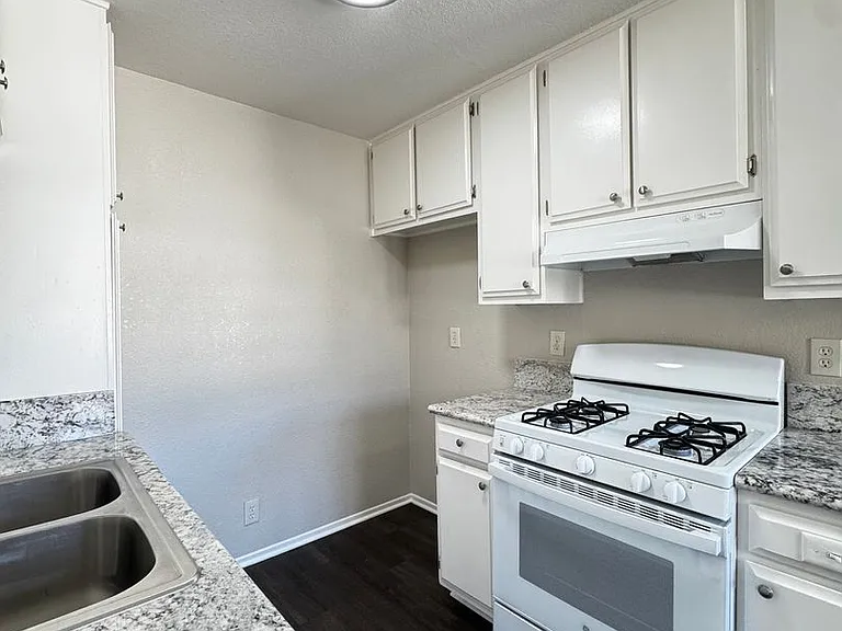 17740 Scherzinger Ln — Photo 47