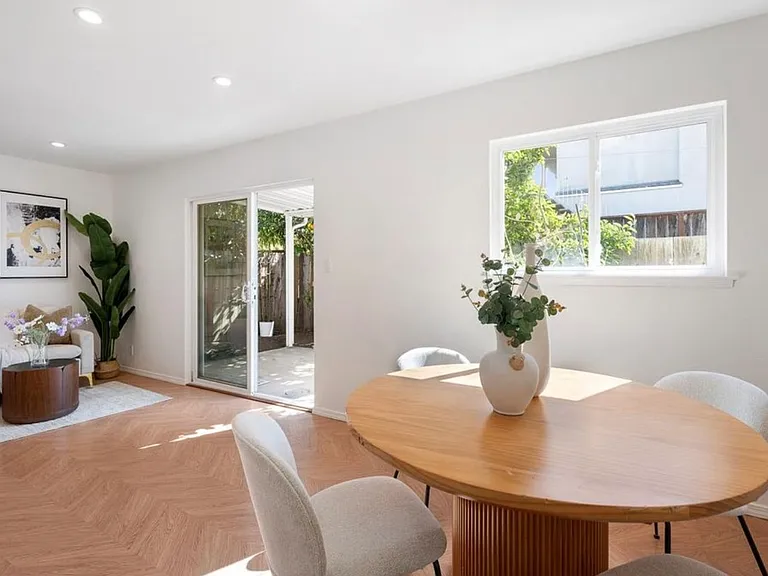 1115 Laguna Ave — Photo 4