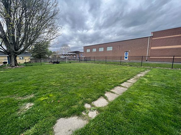 4th image of 602 W Pearl St Lot 10