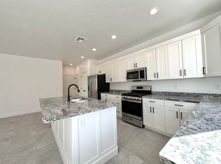 173 N 2480 W, Hurricane, UT 84737