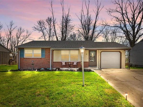 8 Hill Pl, Wentzville, MO 63385