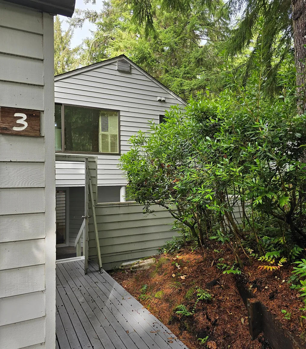 2bed/2bath located in Gated Salishan Hills — Photo 1