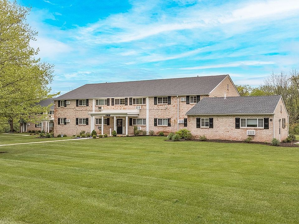 Rolling lawns across 22 acres