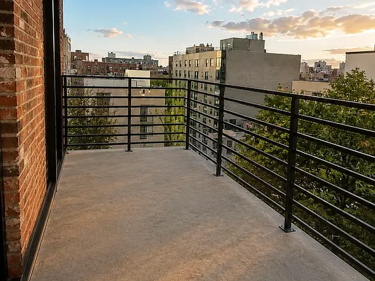 29 Montrose Ave #5G — Photo 10