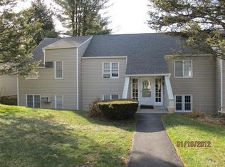 301 Holly Stream Ct, Brewster, NY