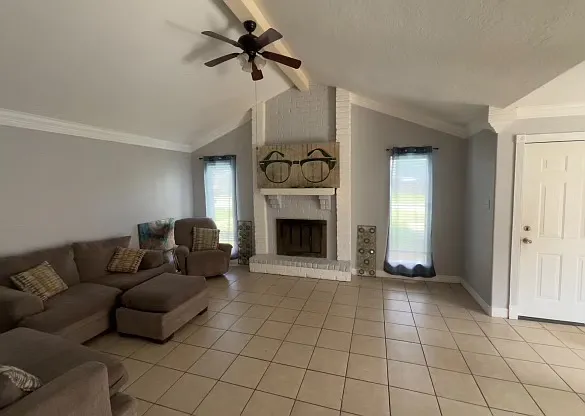 7330 Silverwood Ln — Photo 2