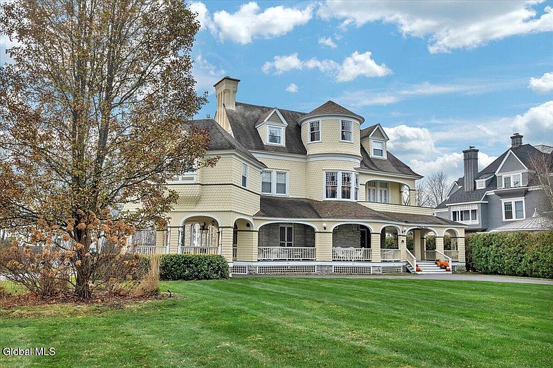 4th image of 2 Clement Avenue