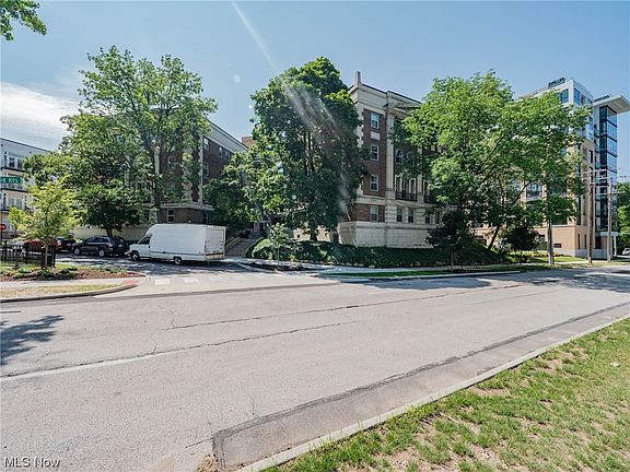 3rd image of 2330 Euclid Heights Blvd APT 205