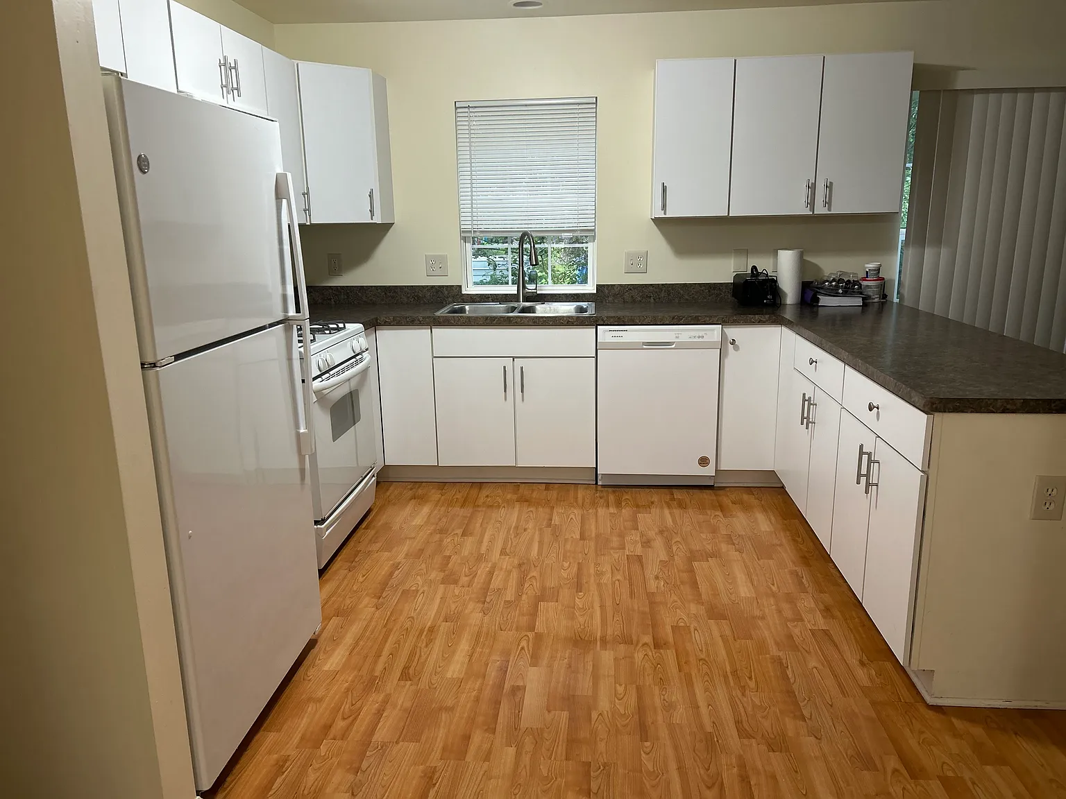 2 bed, 1.5 bath, 1050 sqft, $1,395 — Photo 2
