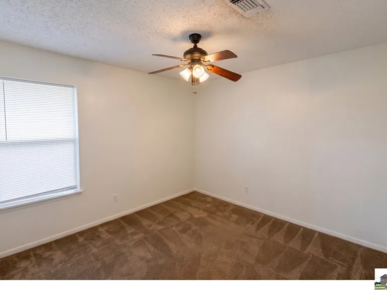 703 Traci Dr — Photo 6