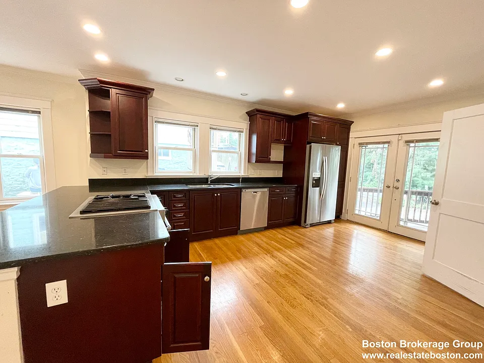15 Sunset St #1