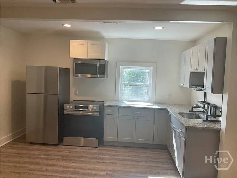722 Waters Ave #B — Photo 6