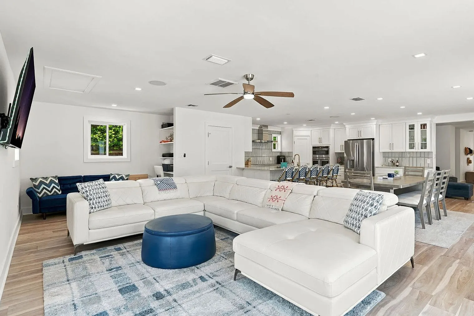 3 bed, 2.0 bath, 2195 sqft, $11,714 — Photo 2