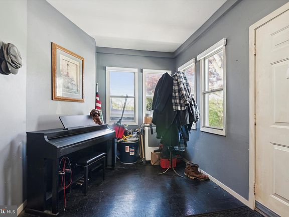4th image of 500 Lincoln Ave