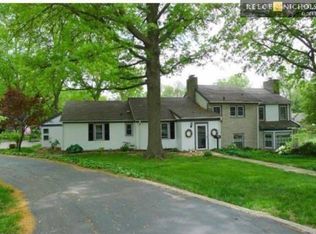 1905 S Lake Ter, Independence, MO 64055