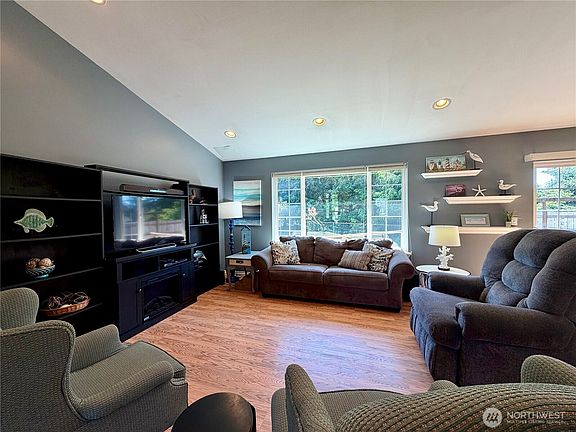 5th image of 415 Quinault Avenue SE