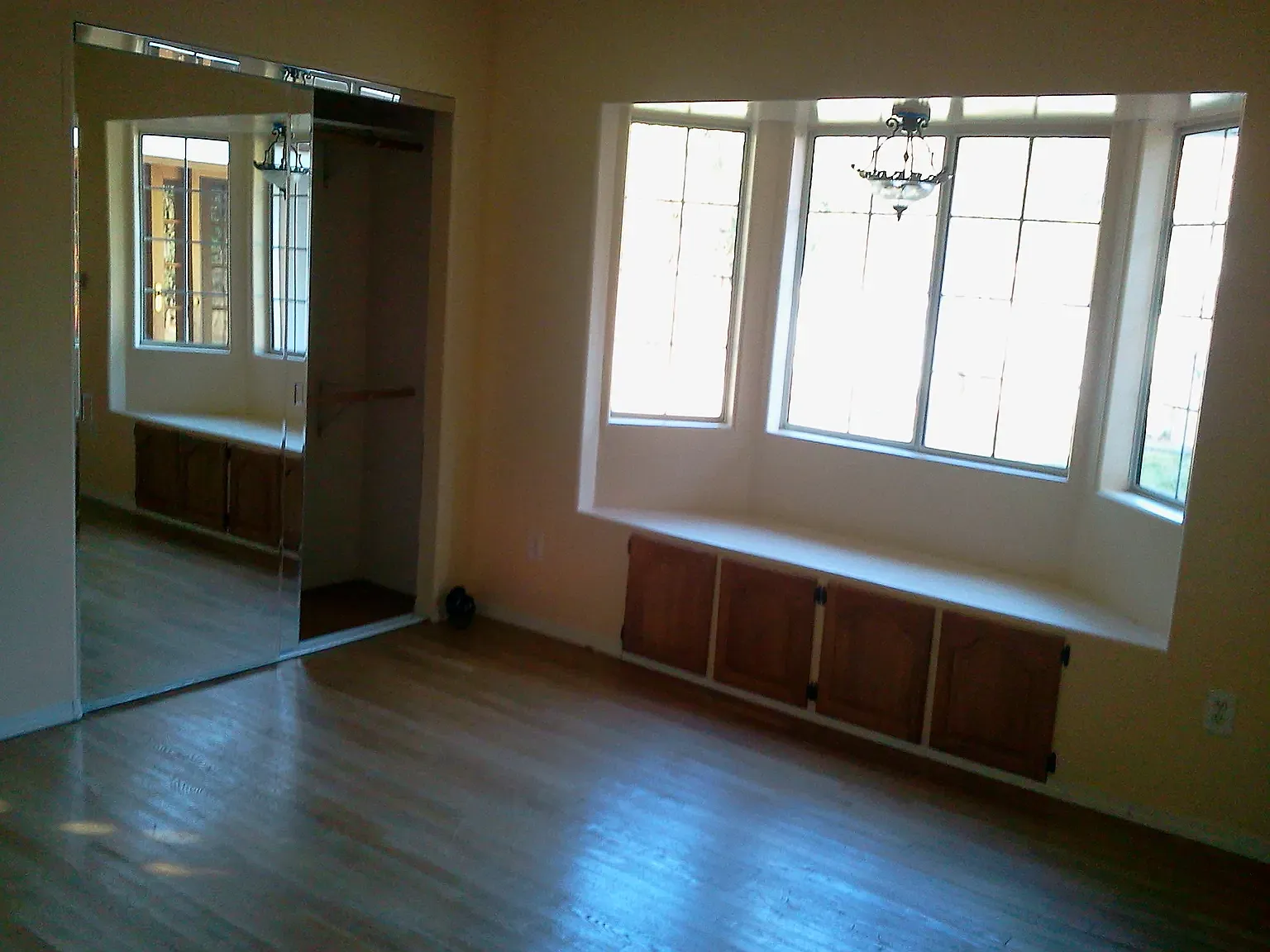 4 bed, 1800 sqft, $4,199 — Photo 2