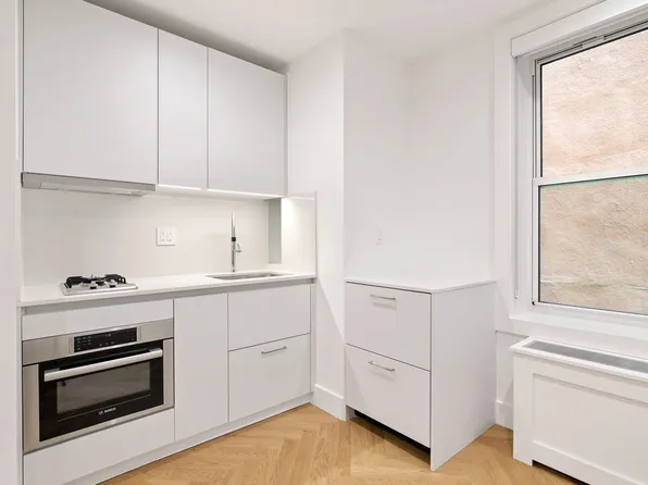 220 West 24th Street image 1 of 7