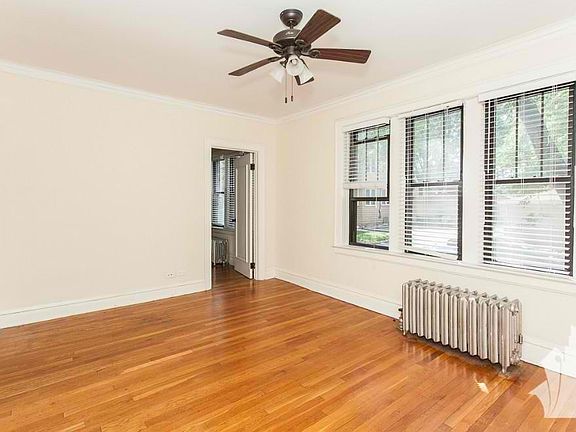 3rd image of 4725 N Leavitt St #1C