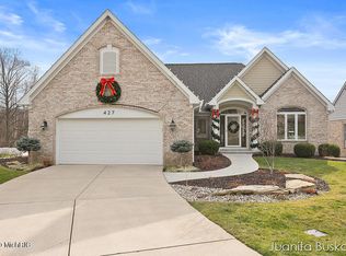 427 Midlakes Blvd, Plainwell, MI 49080