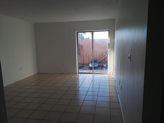 4th image of 1015 NW 45th Ave APT 103