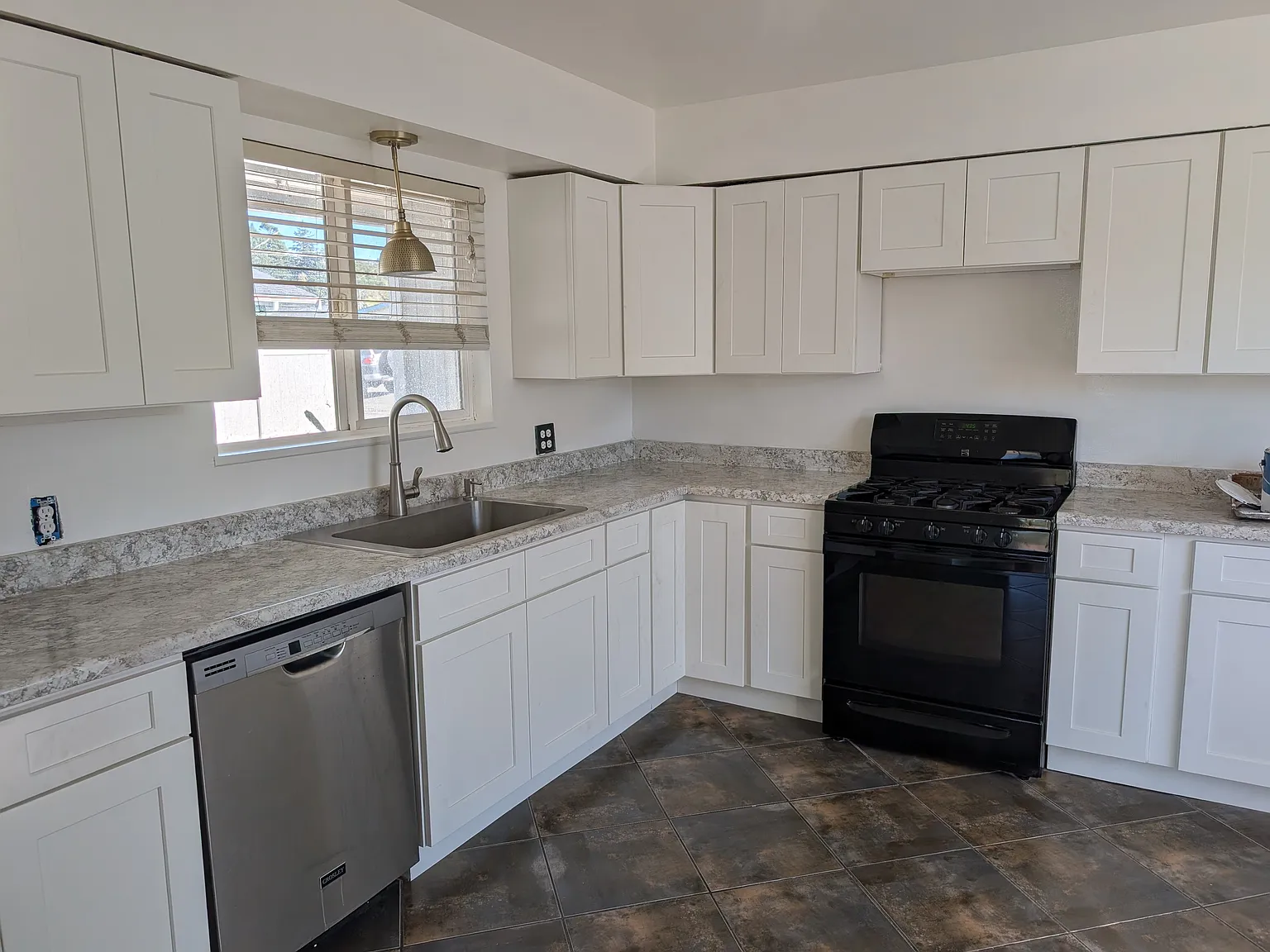 3 bed, $2,500 — Photo 1