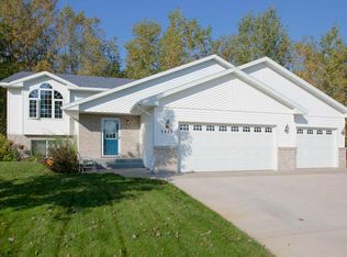 1119 Cherrywood Ct, Waite Park, MN 56387