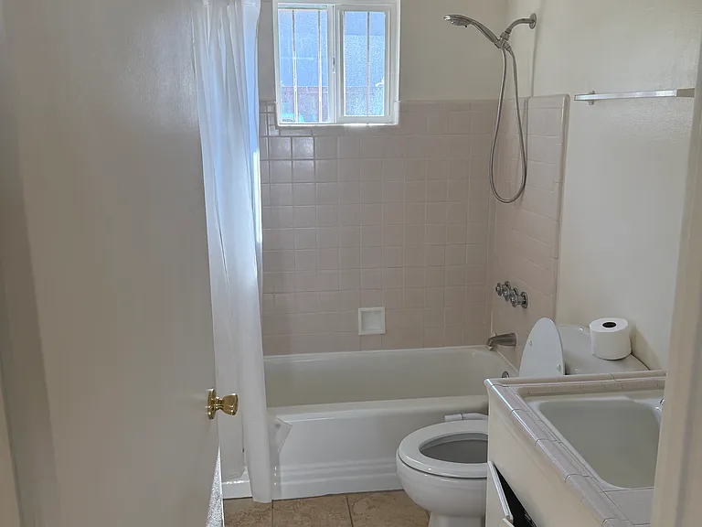 E Blacklidge Dr — Photo 4