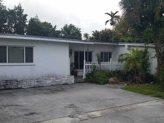 3rd image of 2330 NE 192nd St