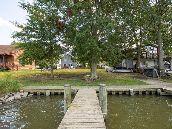 3rd image of 964 Main St